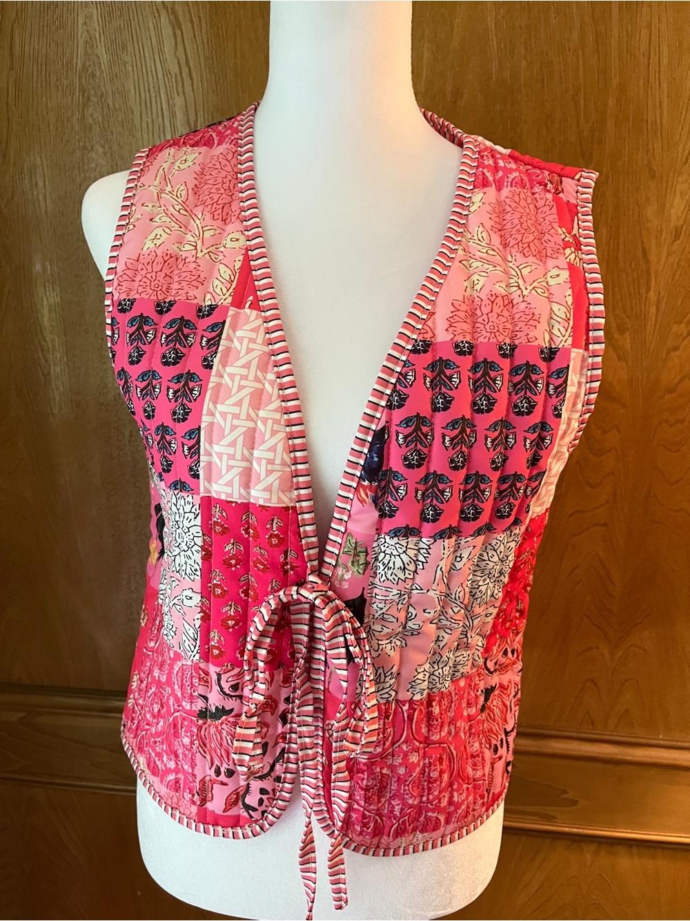 Sz M Miss Sparkling Hot Pink Floral Patchwork Quilt Vest - Picture 8 of 16
